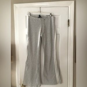 Women’s Abercrombie & Fitch light gray lounge pants. Size M.